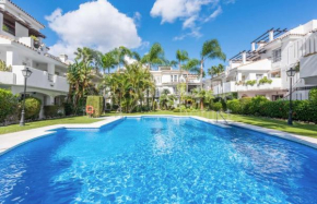 4 Bed House with Pool Walk to Puerto Banus Fast Internet